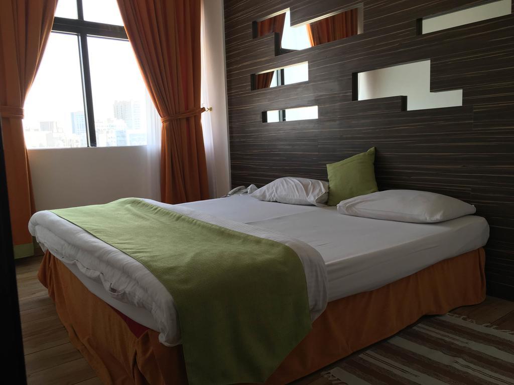 Everest International Hotel Dubai Exteriör bild